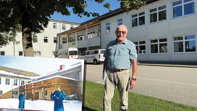 Rudolf Hüttner vor dem Eingang zur Vorchdorfer Schule, wo 1945 ein Luftwaffenlazarett untergebracht war. 