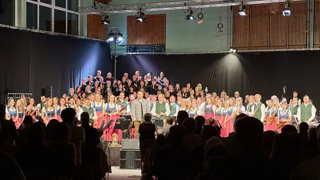 Marktmusik Vorchdorf mit ACCN (A Capella Chor Nussbach), The Massage Bad Wimsbach und Chorus Lacus Felix (Gmunden)