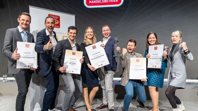 TOP-Handelszertifikat 2025 für Vorchdorfer Werbering Firmen - Trophy für Juwelier Gassenbauer