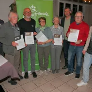 NF-Bundesgeschäftsführer Günter Abraham, NF-Landesvorsitzender Andreas De Bettin und NF Vorchdorf-Vorsitzender Thomas Haudum ehren langjährige Vereinsmitglieder