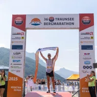 Raphael Miks Platz 1 beim Traunsee Halbmarathon 2025