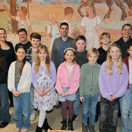 Welttag der Bildung in Vorchdorf rundum das Schulfresko von Erwin Lang