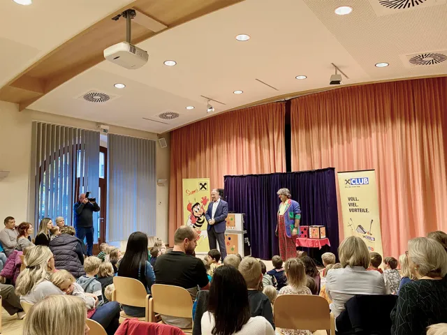 Maxi der Zauberclown in Vorchdorf auf Einladung der Raiffeisenbank Vorchdorf Maxi der Zauberclown in Vorchdorf auf Einladung der Raiffeisenbank Vorchdorf