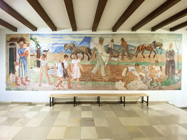 Einzigartiges Wandgemälde in der Vorchdorfer Schule aus den 1940er-Jahren