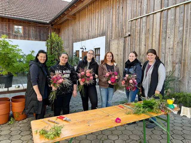 Elke Lumetsberger (li) und Monika Engelsberger (re) gehen neue Wege bei der Floristenausbildung. 