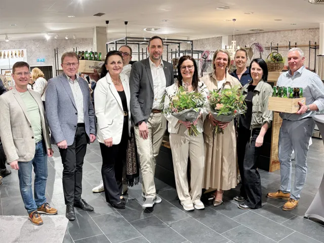 susanne startet neu durch in Vorchdorf - der Werbering Vorchdorf gratuliert Barbara Grabner und Claudia Sattler