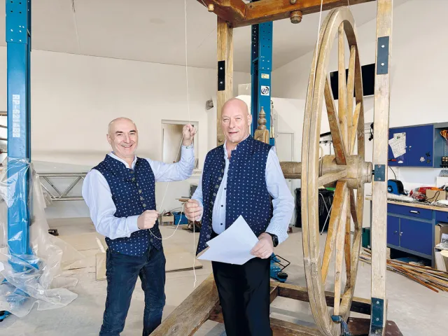 20 Jahre Vorchdorfer Böhmische mit Spinnrad 20 Jahre Vorchdorfer Böhmische mit Spinnrad