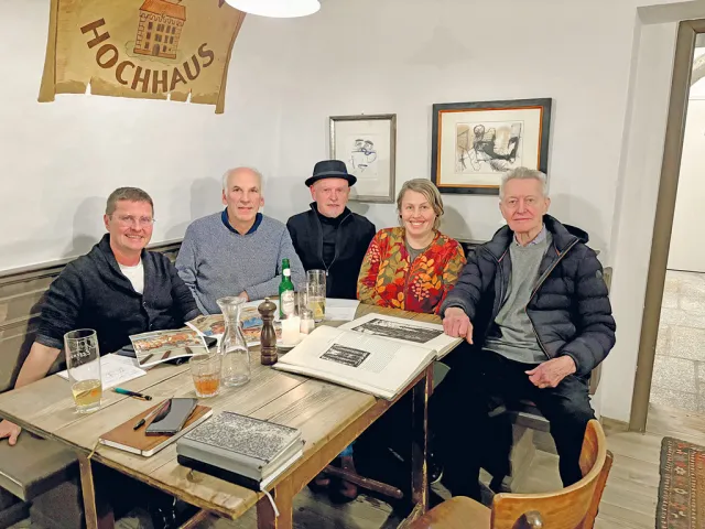 Das Fresko von Erwin Lang ist bedeutend und sollte beim Schulumbau erhalten bleiben. Dieses gemeinsame Ziel verfolgen Gerhard Radner, Bruno Schernhammer, Raimund Dickinger, Bettina Hutterer und Erich Spitzbart. Das Fresko von Erwin Lang ist bedeutend und sollte beim Schulumbau erhalten bleiben. Dieses gemeinsame Ziel verfolgen Gerhard Radner, Bruno Schernhammer, Raimund Dickinger, Bettina Hutterer und Erich Spitzbart.