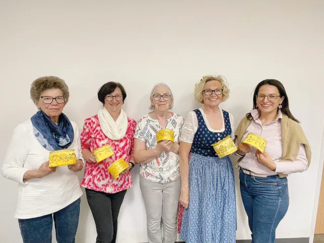 Goldhauben Vorchdorf haben 11 neue Goldbänder gefertigt Goldhauben Vorchdorf haben 11 neue Goldbänder gefertigt