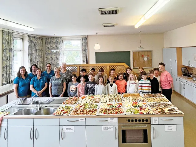 Gesunde Schuljause der Ortsbäuerinnen in Vorchdorf Gesunde Schuljause der Ortsbäuerinnen in Vorchdorf