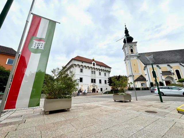 Staatstrauer nach Amoklauf - Fahnen auf Halbmast auch in Vorchdorf Staatstrauer nach Amoklauf - Fahnen auf Halbmast auch in Vorchdorf
