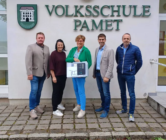 Wirtschaftsbund fördert Talente: Programmierroboter für VS Pamet (Vorchdorf)