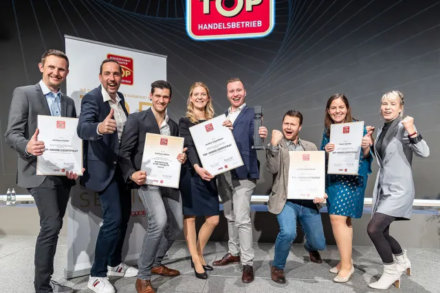 TOP-Handelszertifikat 2025 für Vorchdorfer Werbering Firmen - Trophy für Juwelier Gassenbauer