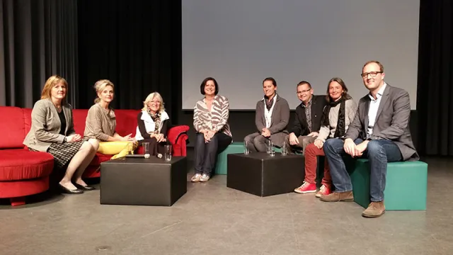 Das Vorchdorfer Bildungsnetzwerk: v.l.n.r.: Dir. Elisabeth Strassmair (VS Pamet), Dir. Helga Berndorfer (NMS Vorchdorf), Prof. Dr. Susanne Thurn, Dir. Michaela Ohler (VS Vorchdorf), Dir. Karin Schwarzlmüller (VS Kirchham), Bgm. DI Gunter Schimpl, Gudrun Wallner (Schulentwicklerin) und AL Mag. (FH) Matthäus Radner.