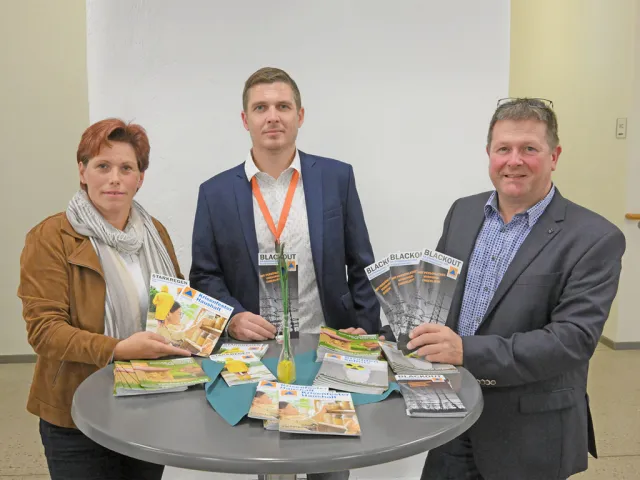 Foto (Willi Hitzenberger): Die Gemeinde Vorchdorf lud zum Fachvortrag Blackout: Vbgm. Margit Kriechbaum, Alexander Gebetsroither (Zivilschutzverband) und Herbert Repczuk (Katastrophenschutz-Verantwortlicher Gemeinde). 